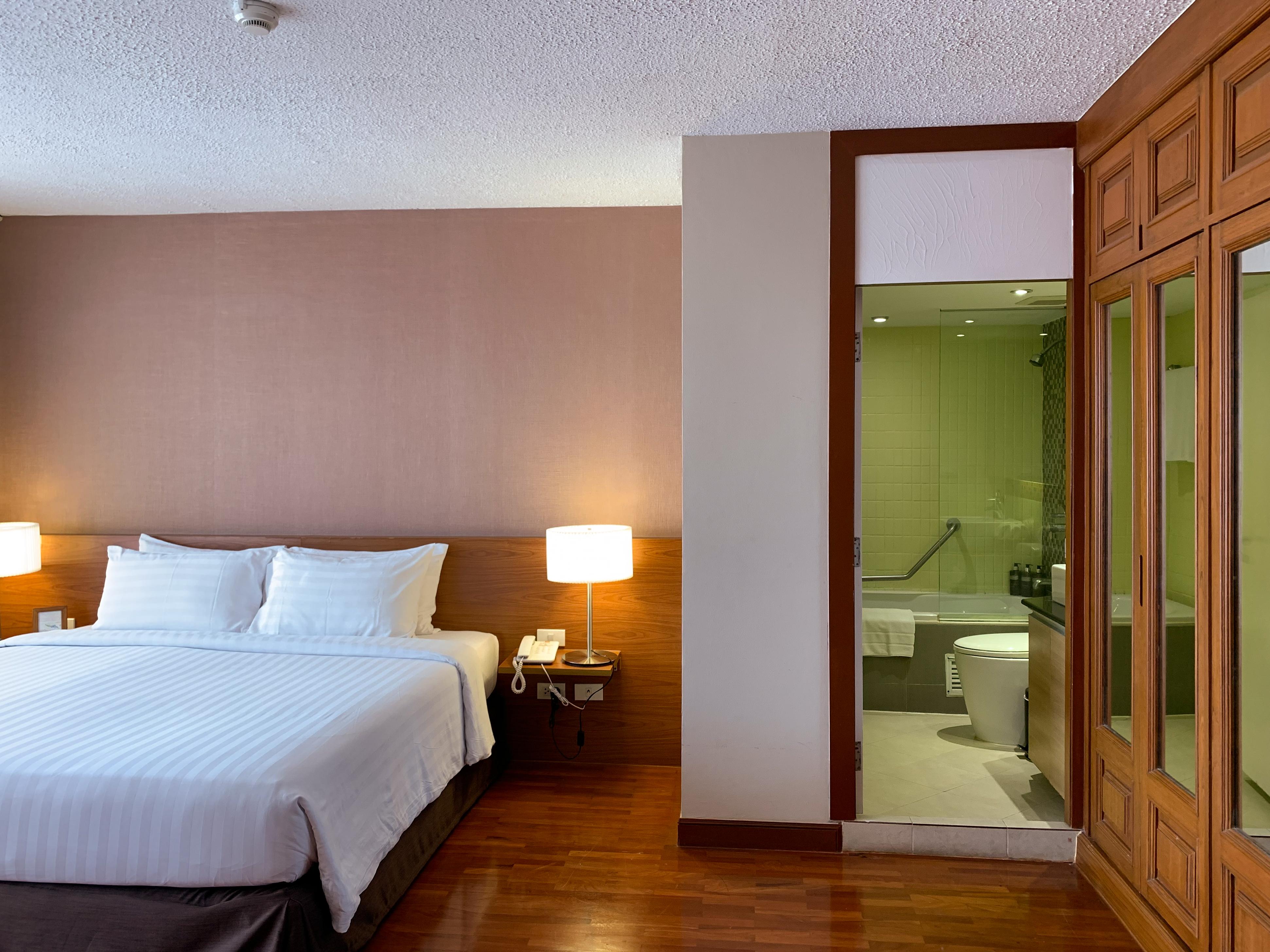 Bandara Suites Silom, Bangkok Exterior photo