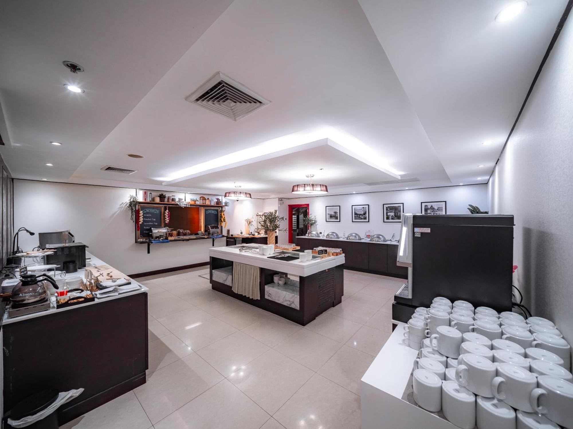 Bandara Suites Silom, Bangkok Exterior photo